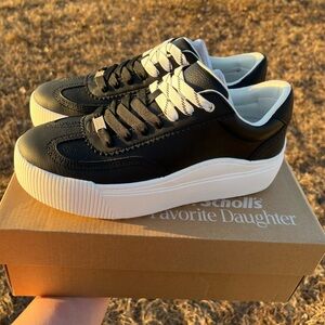 NWT Dr. Scholls x Favorite Daughter Black Platform Sneaker Size 10